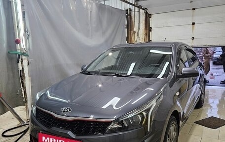 KIA Rio IV, 2021 год, 1 800 000 рублей, 2 фотография