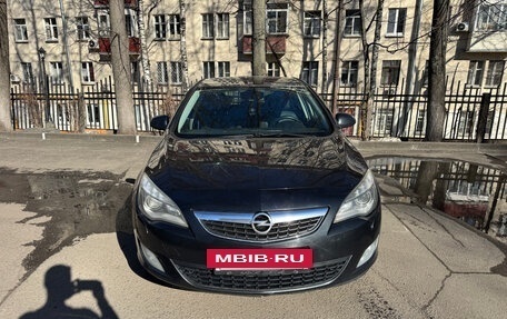 Opel Astra J, 2011 год, 840 000 рублей, 2 фотография