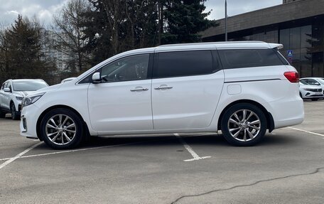 KIA Carnival III, 2019 год, 2 550 000 рублей, 8 фотография