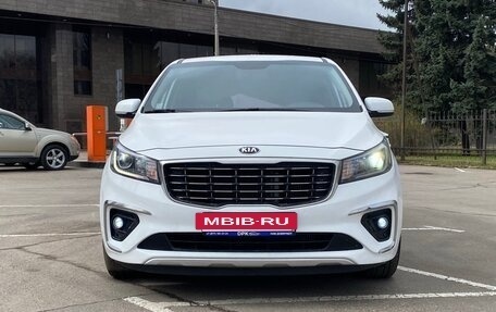 KIA Carnival III, 2019 год, 2 550 000 рублей, 2 фотография