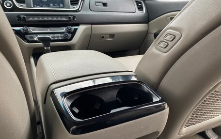 KIA Carnival III, 2019 год, 2 550 000 рублей, 23 фотография