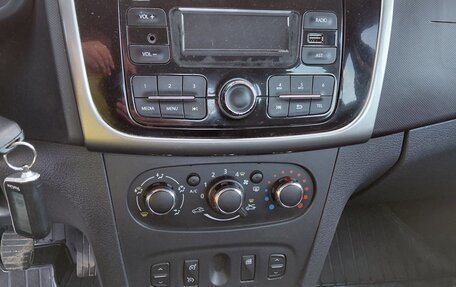 Renault Logan II, 2018 год, 550 000 рублей, 5 фотография