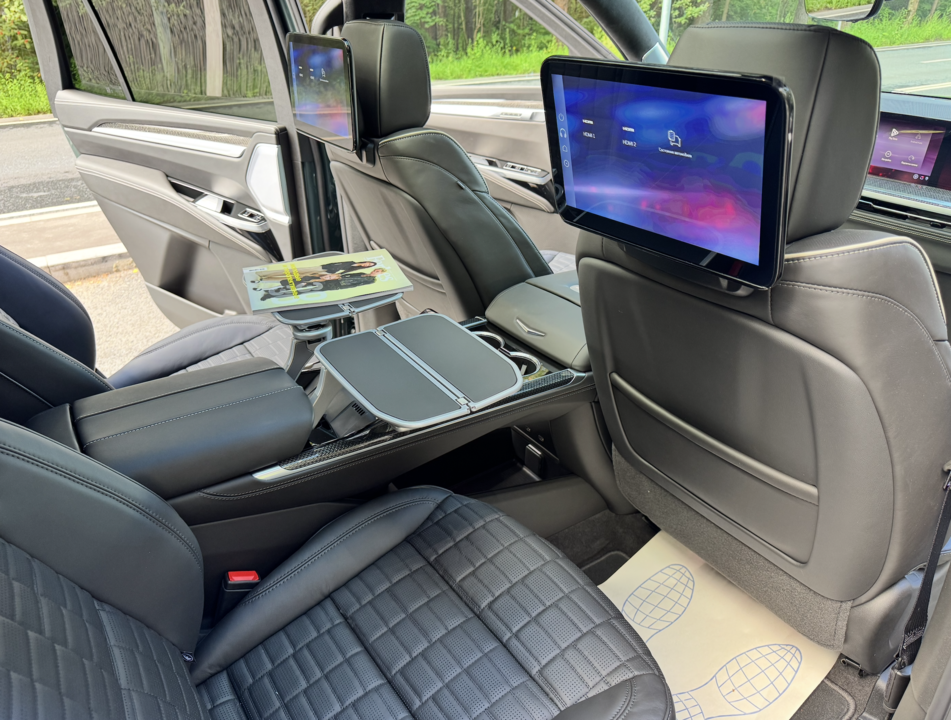 Cadillac Escalade V, 2025 год, 27 000 000 рублей, 39 фотография