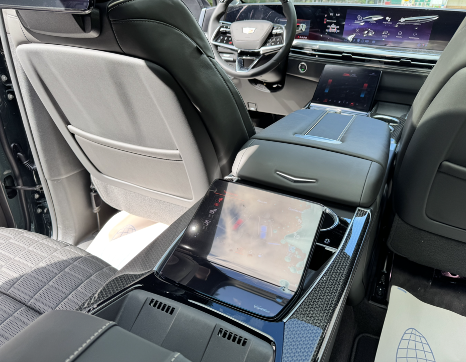 Cadillac Escalade V, 2025 год, 27 000 000 рублей, 44 фотография