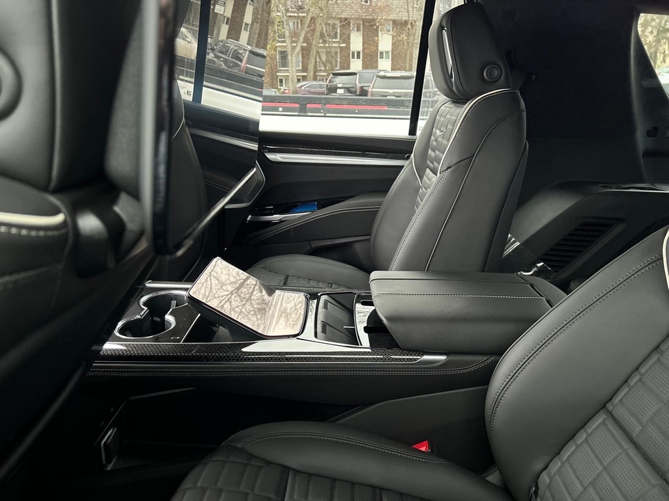 Cadillac Escalade V, 2025 год, 27 000 000 рублей, 6 фотография