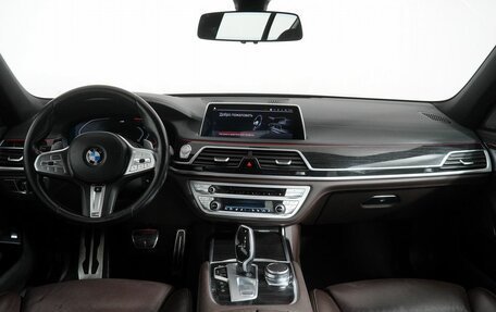 BMW 7 серия, 2019 год, 4 890 000 рублей, 15 фотография