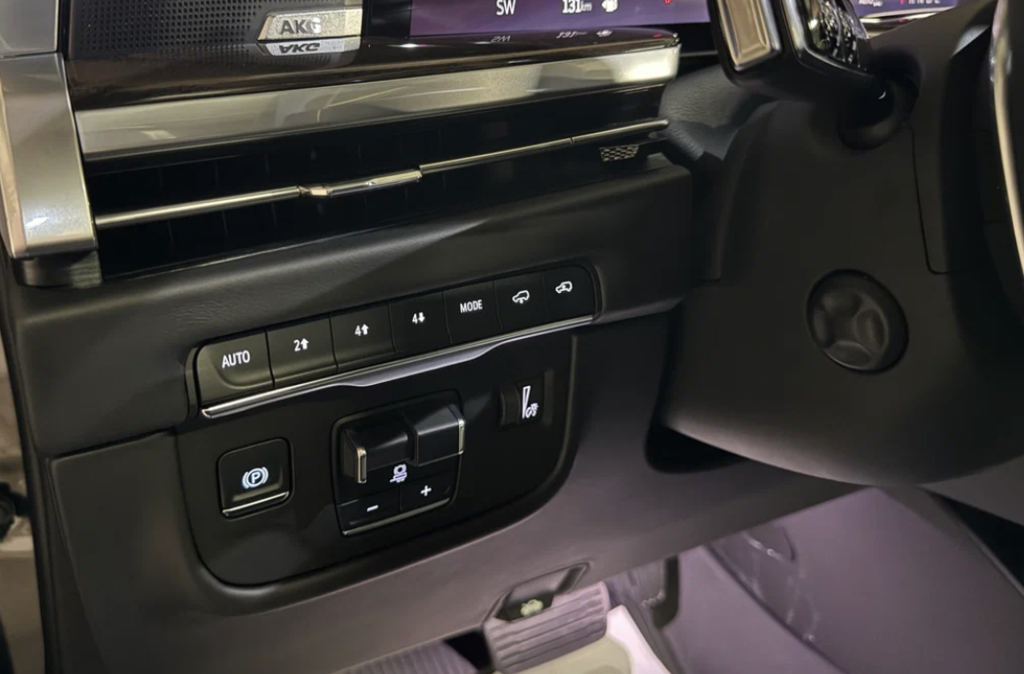 Cadillac Escalade V, 2025 год, 20 000 000 рублей, 7 фотография