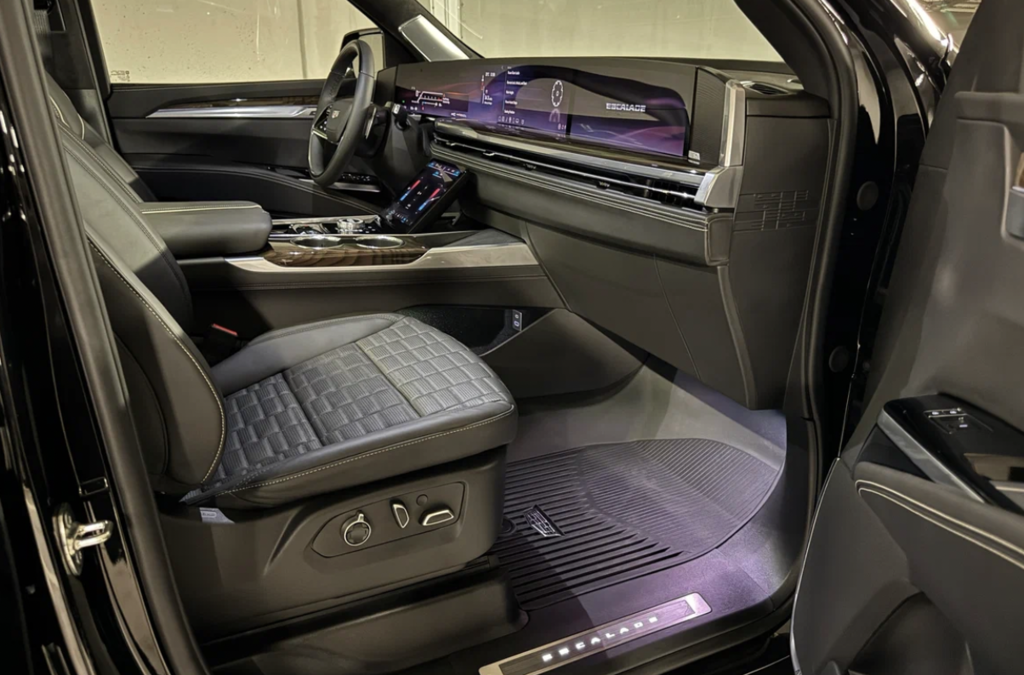 Cadillac Escalade V, 2025 год, 20 000 000 рублей, 4 фотография