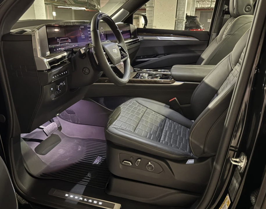 Cadillac Escalade V, 2025 год, 20 000 000 рублей, 2 фотография