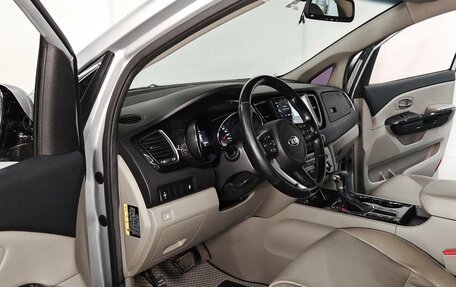 KIA Carnival III, 2018 год, 3 049 000 рублей, 6 фотография