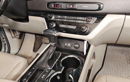 KIA Carnival III, 2018 год, 3 049 000 рублей, 13 фотография