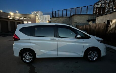 Honda Freed II, 2017 год, 1 420 000 рублей, 2 фотография