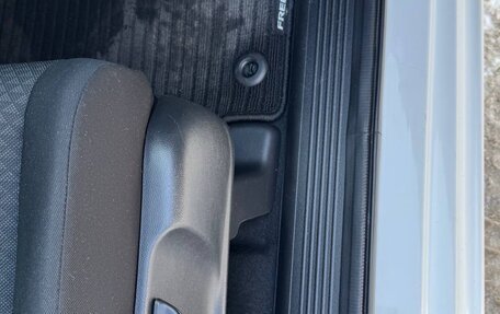 Honda Freed II, 2017 год, 1 420 000 рублей, 8 фотография