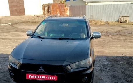 Mitsubishi Outlander III рестайлинг 3, 2011 год, 750 000 рублей, 1 фотография