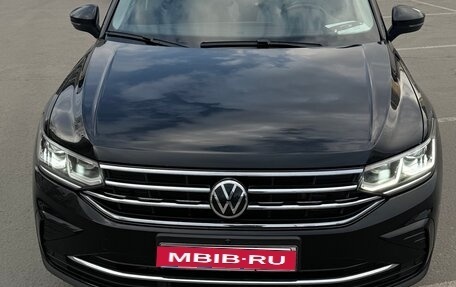 Volkswagen Tiguan II, 2021 год, 3 600 000 рублей, 1 фотография