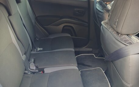 Mitsubishi Outlander III рестайлинг 3, 2010 год, 1 135 000 рублей, 12 фотография