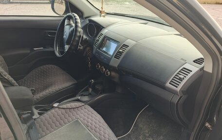 Mitsubishi Outlander III рестайлинг 3, 2010 год, 1 135 000 рублей, 11 фотография