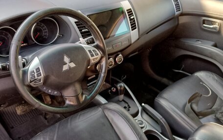 Mitsubishi Outlander III рестайлинг 3, 2011 год, 750 000 рублей, 6 фотография