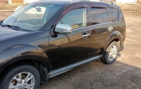 Mitsubishi Outlander III рестайлинг 3, 2011 год, 750 000 рублей, 3 фотография