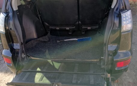 Mitsubishi Outlander III рестайлинг 3, 2011 год, 750 000 рублей, 8 фотография