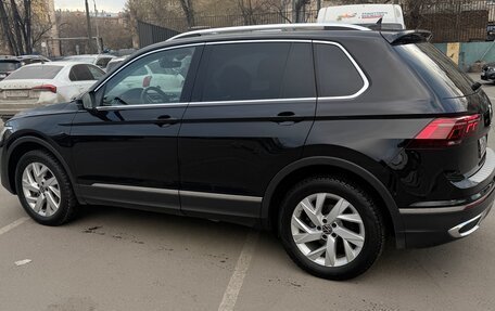 Volkswagen Tiguan II, 2021 год, 3 600 000 рублей, 2 фотография