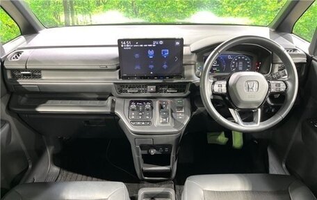 Honda Stepwgn, 2024 год, 2 630 000 рублей, 2 фотография