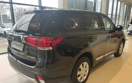 Mitsubishi Outlander III рестайлинг 3, 2017 год, 2 070 000 рублей, 6 фотография