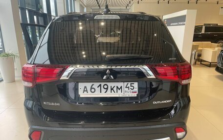 Mitsubishi Outlander III рестайлинг 3, 2017 год, 2 070 000 рублей, 5 фотография