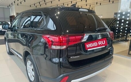 Mitsubishi Outlander III рестайлинг 3, 2017 год, 2 070 000 рублей, 4 фотография