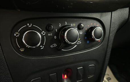 Renault Logan II, 2019 год, 550 000 рублей, 13 фотография