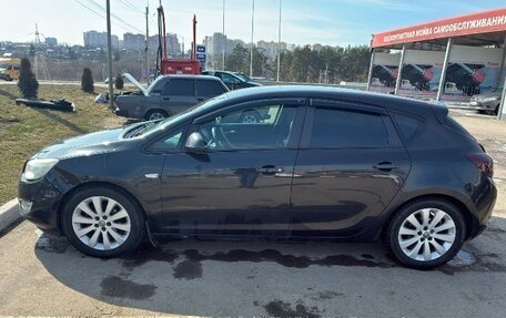 Opel Astra J, 2011 год, 600 000 рублей, 2 фотография