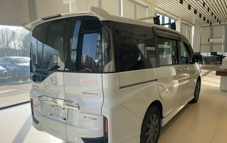 Honda Stepwgn IV, 2018 год, 2 080 000 рублей, 3 фотография