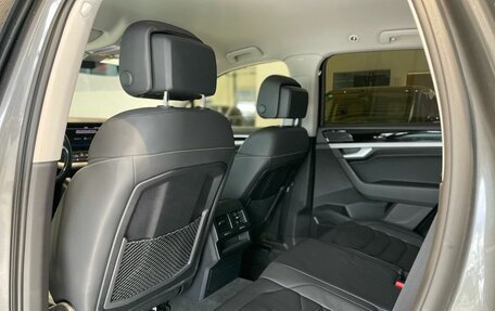 Volkswagen Touareg III, 2019 год, 3 850 000 рублей, 10 фотография