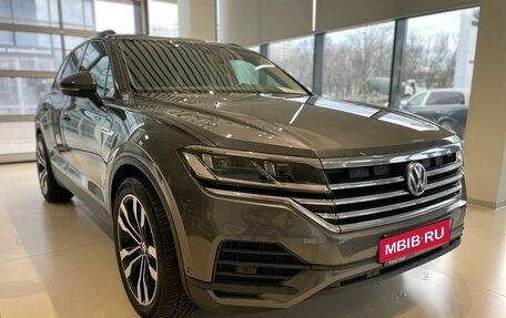 Volkswagen Touareg III, 2019 год, 3 850 000 рублей, 2 фотография