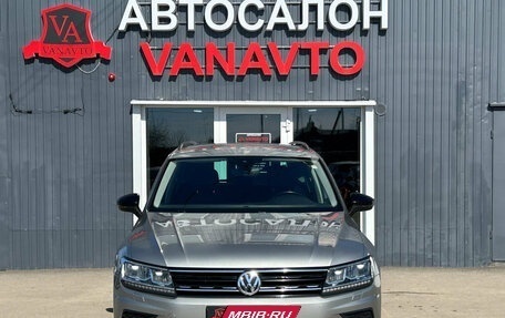 Volkswagen Tiguan II, 2020 год, 2 800 000 рублей, 2 фотография