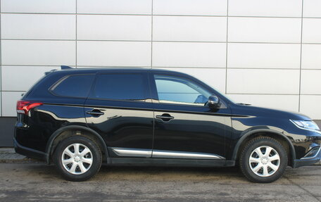 Mitsubishi Outlander III рестайлинг 3, 2020 год, 2 347 000 рублей, 4 фотография