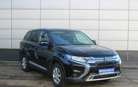 Mitsubishi Outlander III рестайлинг 3, 2020 год, 2 347 000 рублей, 3 фотография