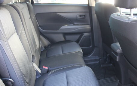 Mitsubishi Outlander III рестайлинг 3, 2020 год, 2 347 000 рублей, 12 фотография