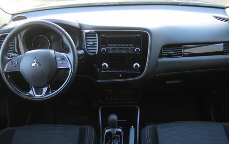 Mitsubishi Outlander III рестайлинг 3, 2020 год, 2 347 000 рублей, 9 фотография