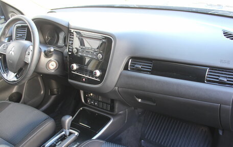 Mitsubishi Outlander III рестайлинг 3, 2020 год, 2 347 000 рублей, 11 фотография