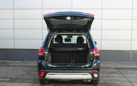 Mitsubishi Outlander III рестайлинг 3, 2020 год, 2 347 000 рублей, 13 фотография