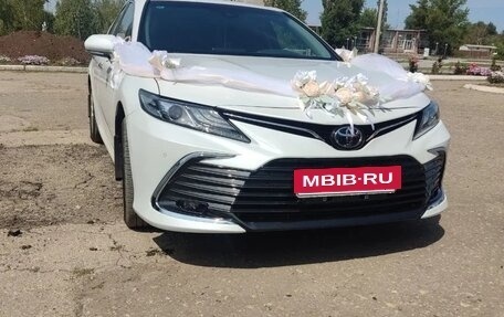 Toyota Camry, 2022 год, 3 100 000 рублей, 2 фотография