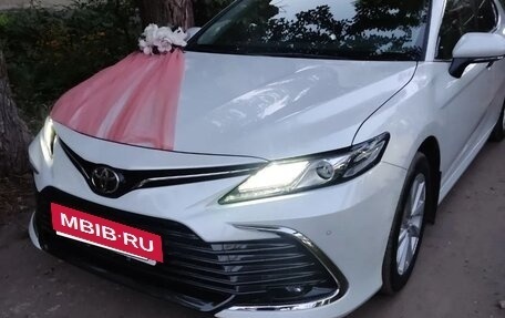 Toyota Camry, 2022 год, 3 100 000 рублей, 4 фотография
