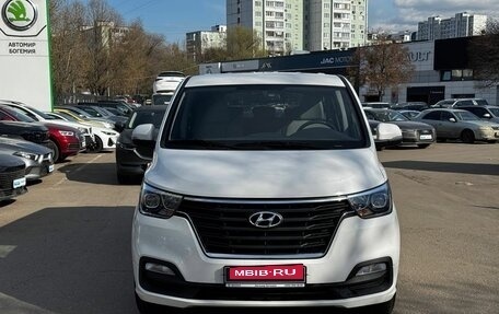 Hyundai H-1 II рестайлинг, 2020 год, 3 800 000 рублей, 2 фотография