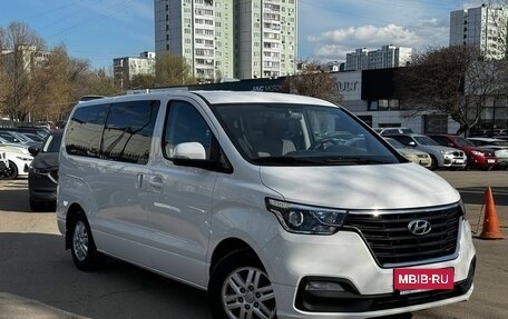 Hyundai H-1 II рестайлинг, 2020 год, 3 800 000 рублей, 3 фотография