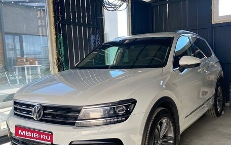 Volkswagen Tiguan II, 2018 год, 3 340 000 рублей, 1 фотография