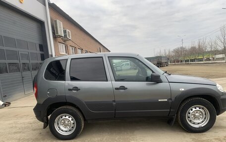 Chevrolet Niva I рестайлинг, 2017 год, 580 000 рублей, 3 фотография