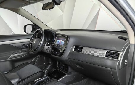 Mitsubishi Outlander III рестайлинг 3, 2018 год, 1 973 000 рублей, 13 фотография