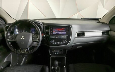 Mitsubishi Outlander III рестайлинг 3, 2018 год, 1 973 000 рублей, 14 фотография