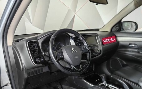 Mitsubishi Outlander III рестайлинг 3, 2018 год, 1 973 000 рублей, 19 фотография